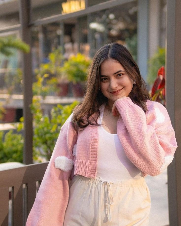 Beautiful Outdoor Girl Photo