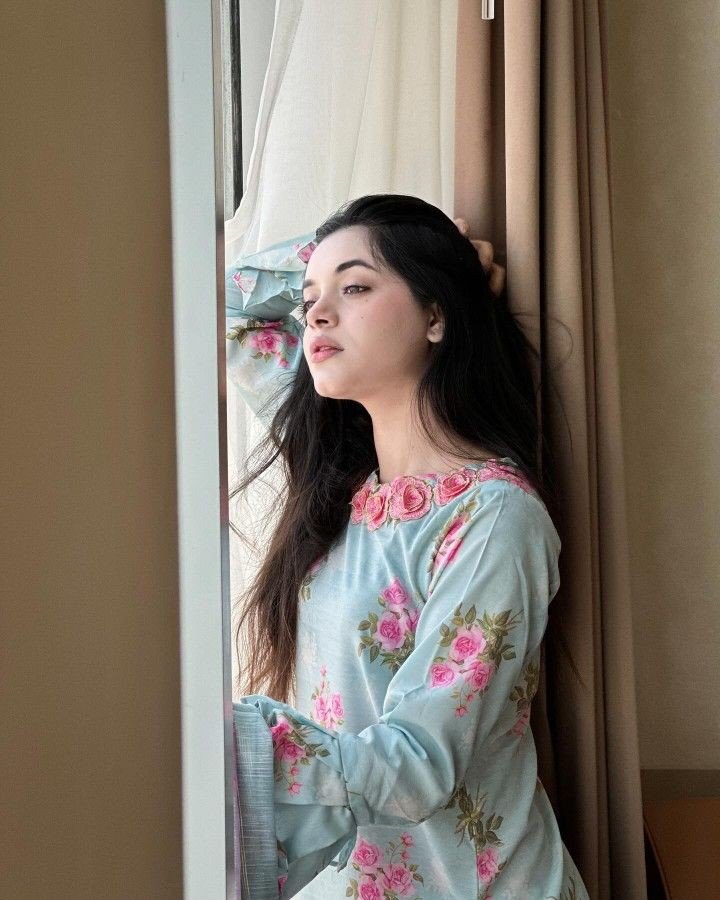 Beautiful Smile Girl Pic