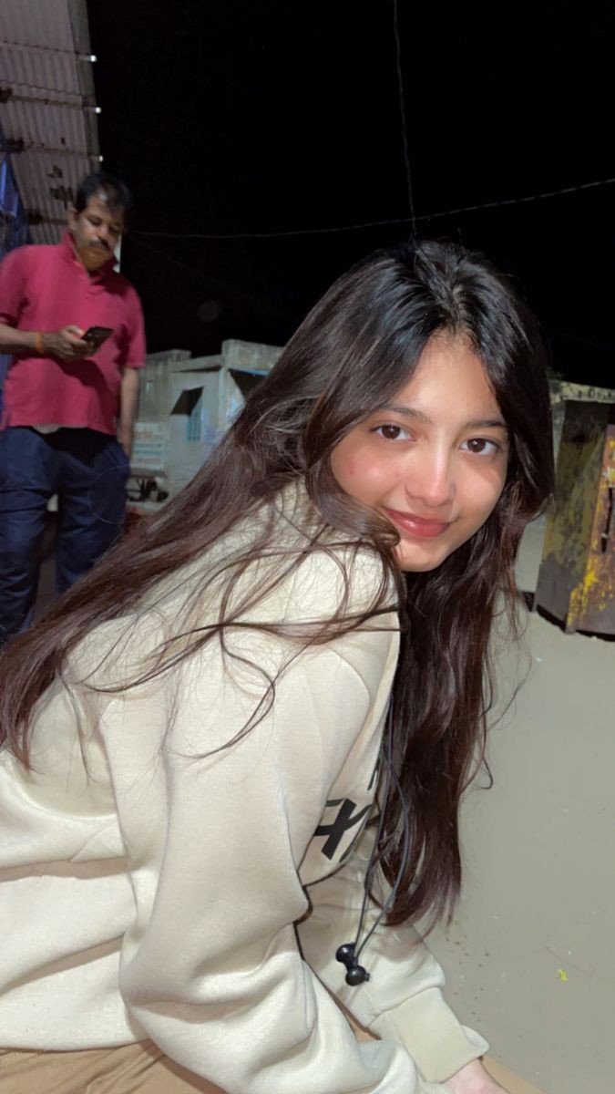 Cute Casual Girl Photo