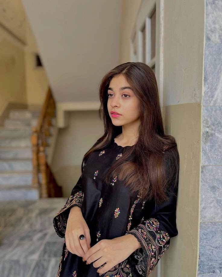 Cute Outdoor Girl Photo