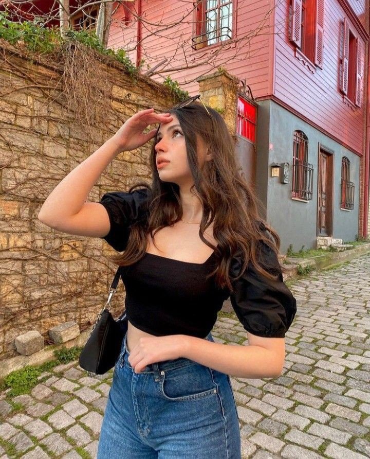 Insta Girl Selfie DP