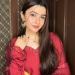 Insta Girl Selfie DP