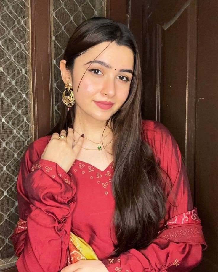 Insta Girl Selfie DP