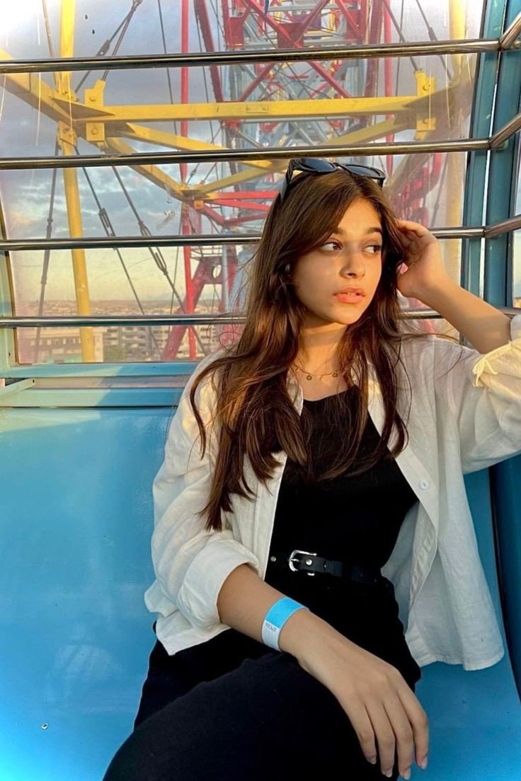 Modern Look Girl Pic