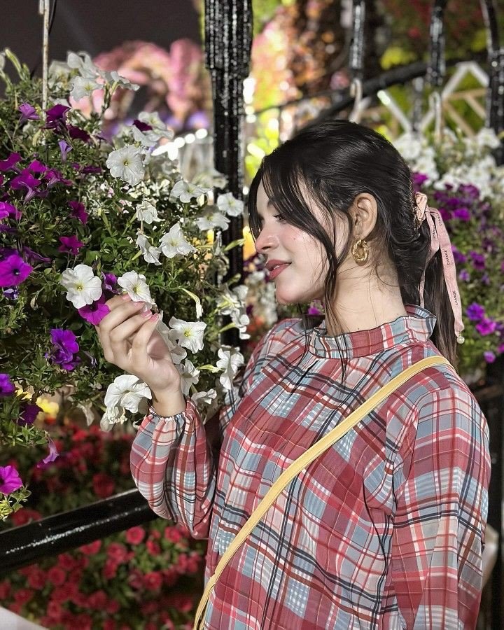 Modern Look Girl Pic