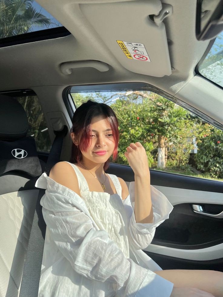 Modern Look Girls DP