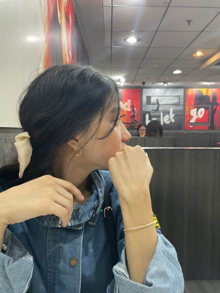 Trendy Hijab Girl DP