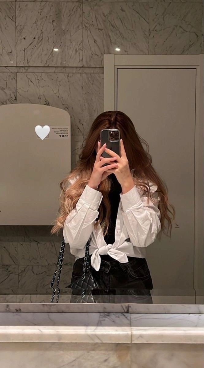 aesthetic dp for instagram for girl mirror selfie