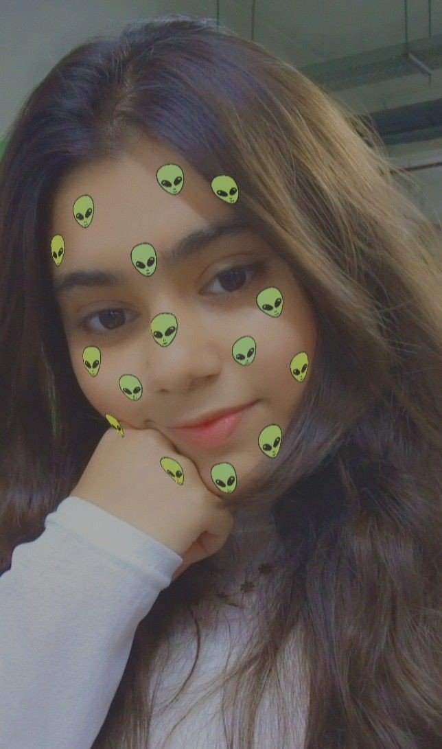 aesthetic hide face girl pic