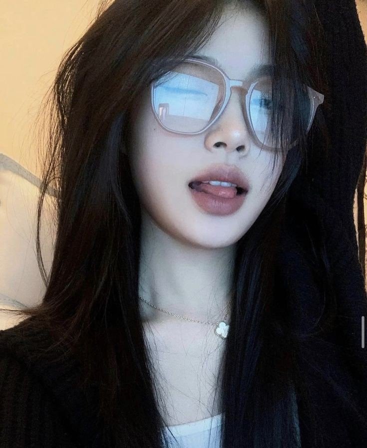 alone korean girl pic