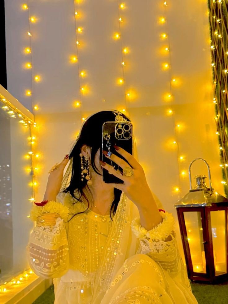 attractive instagram hidden face dp for girls