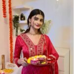 attractive instagram hidden face dp for girls