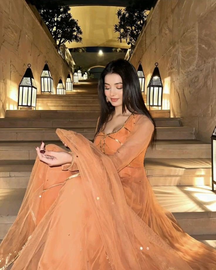 attractive instagram hidden face dp for girls