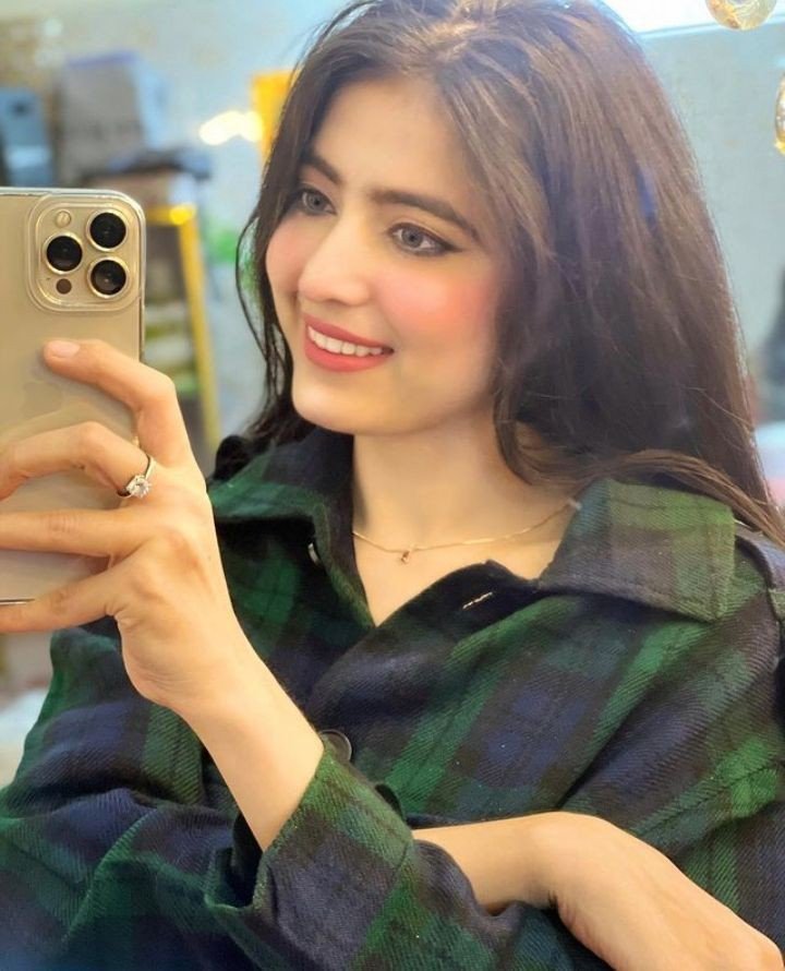 beautiful attitude girls dp