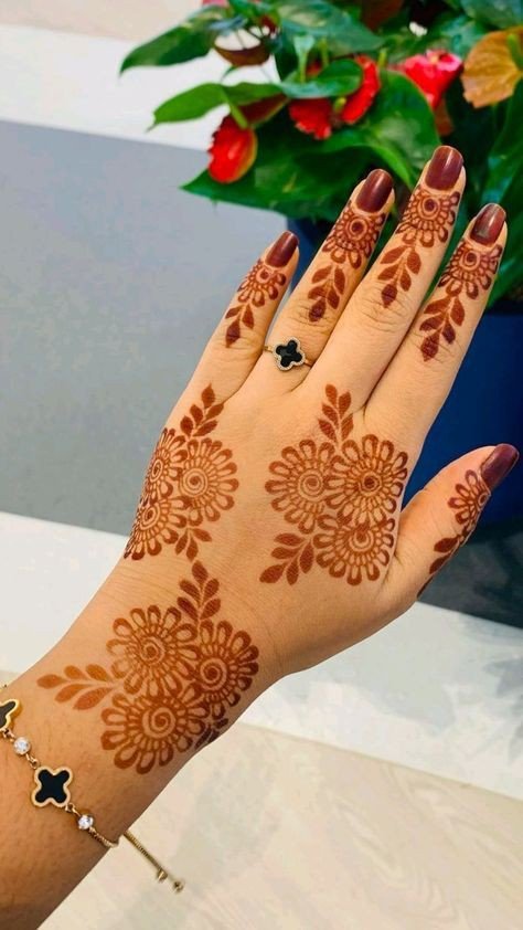beautiful stylish back hand mehndi design arabic