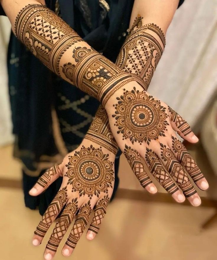 dulhan back hand mehndi design