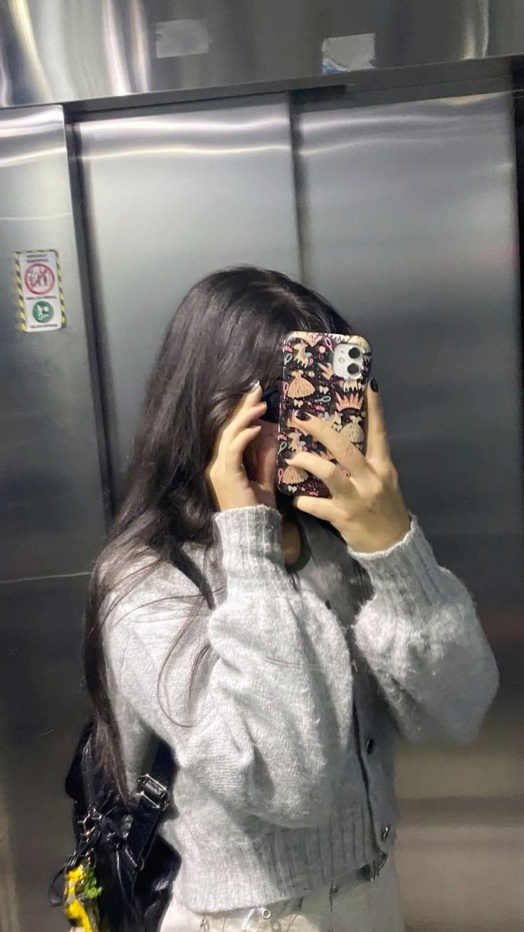 hidden face stylish dp for girls