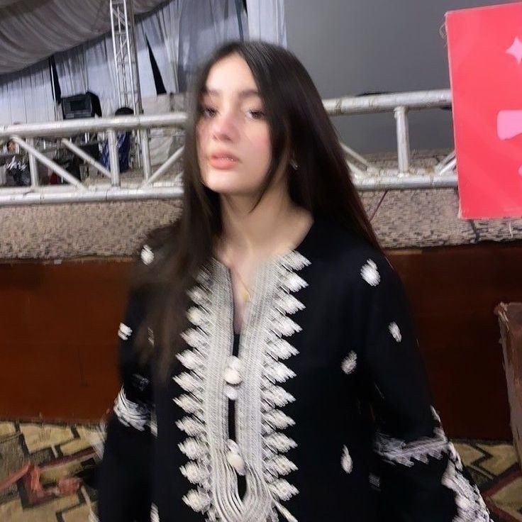 instagram single girl dp attitude