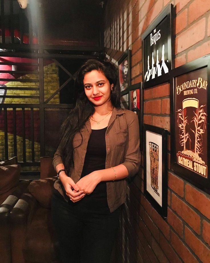 ladki ki photo black and white