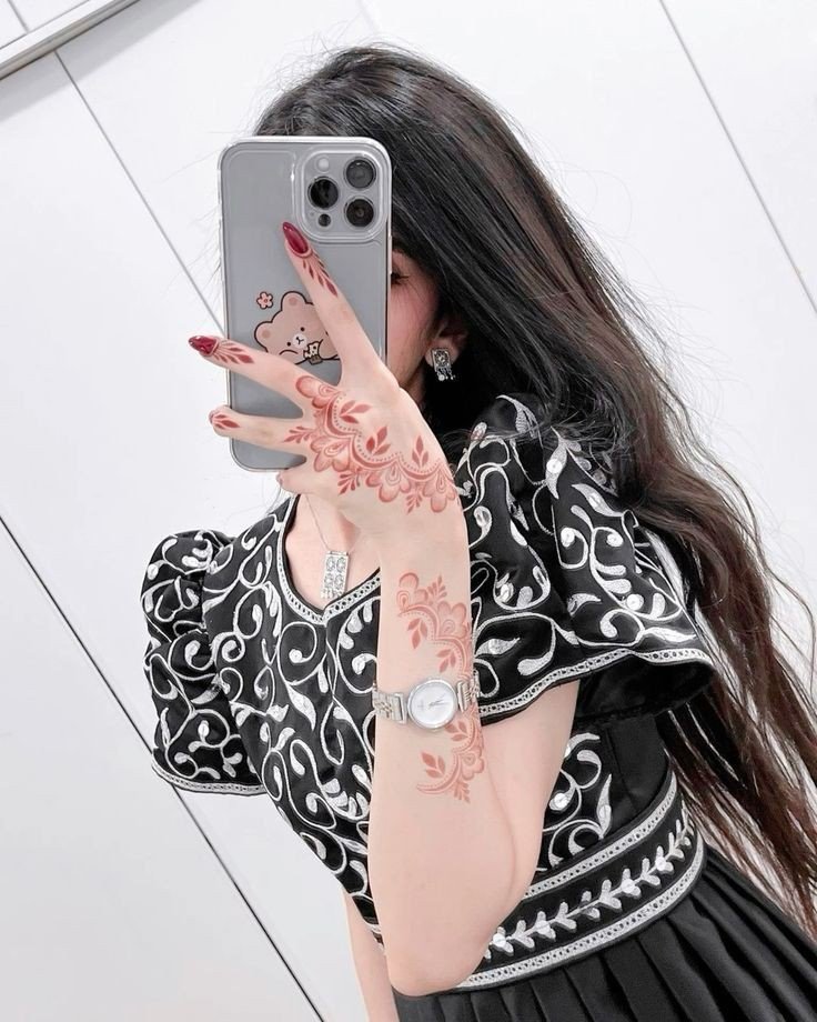 mirror selfie dp anime girl