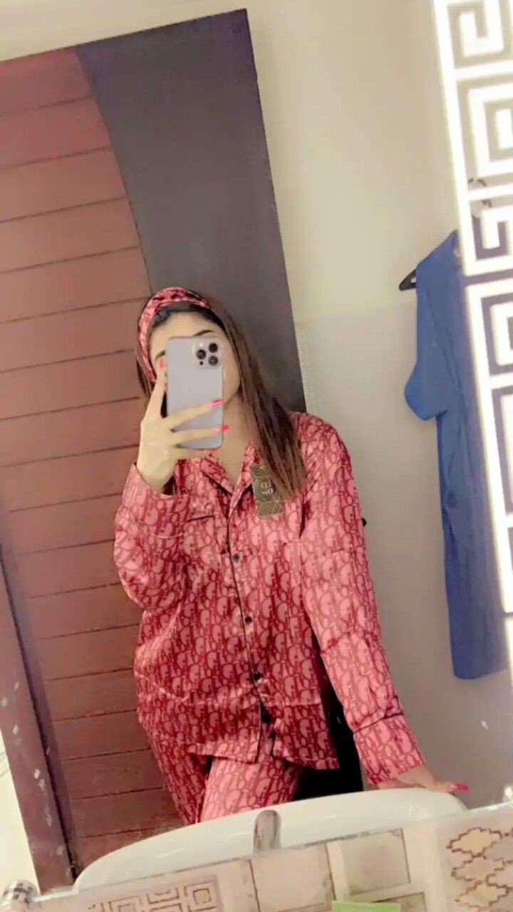 mirror selfie dp cartoon girl