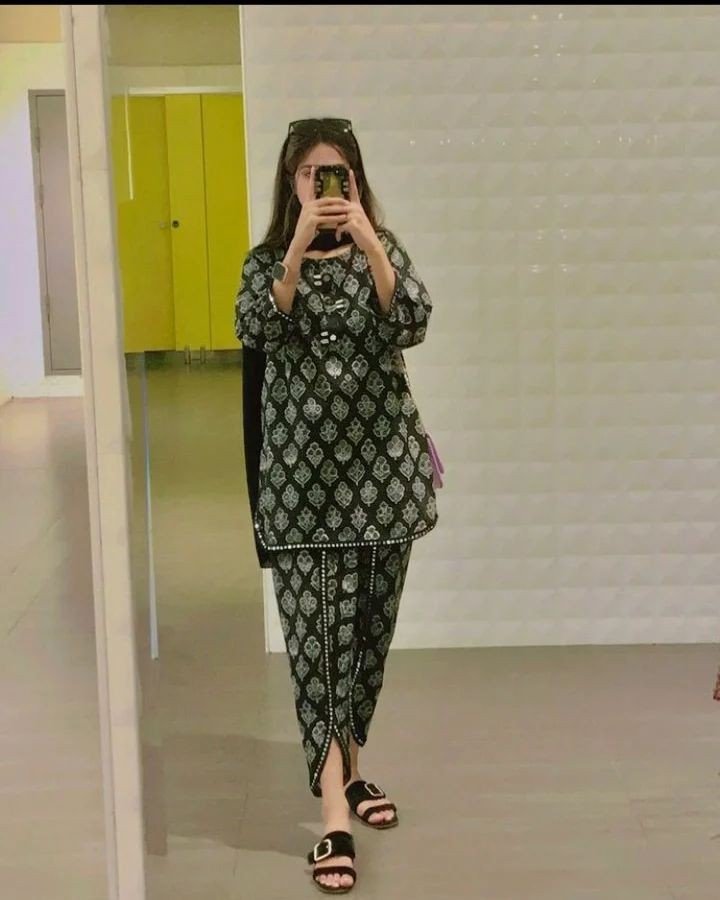 mirror selfie dp cartoon