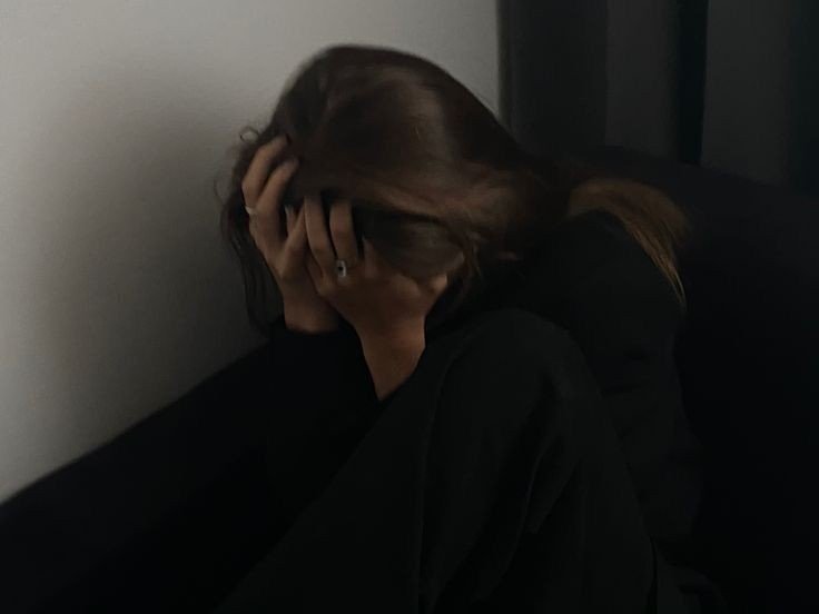 sad dp girl alone shayari