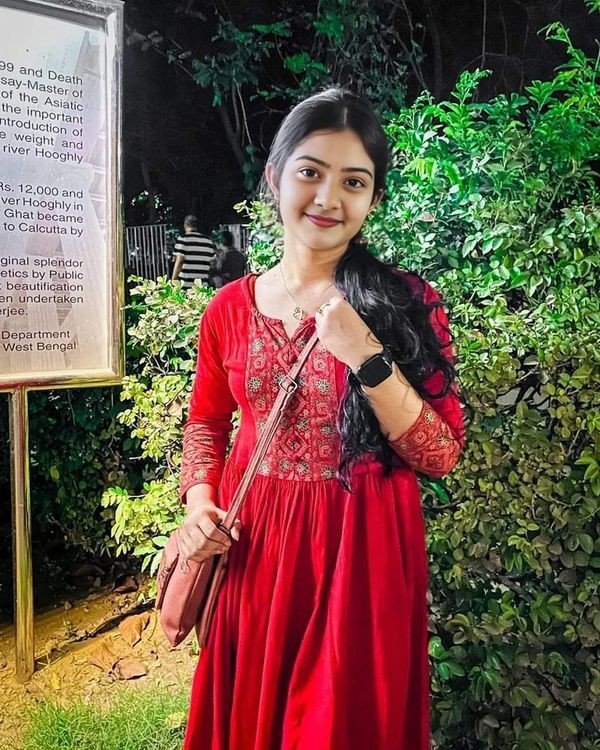 simple and cute girl pic