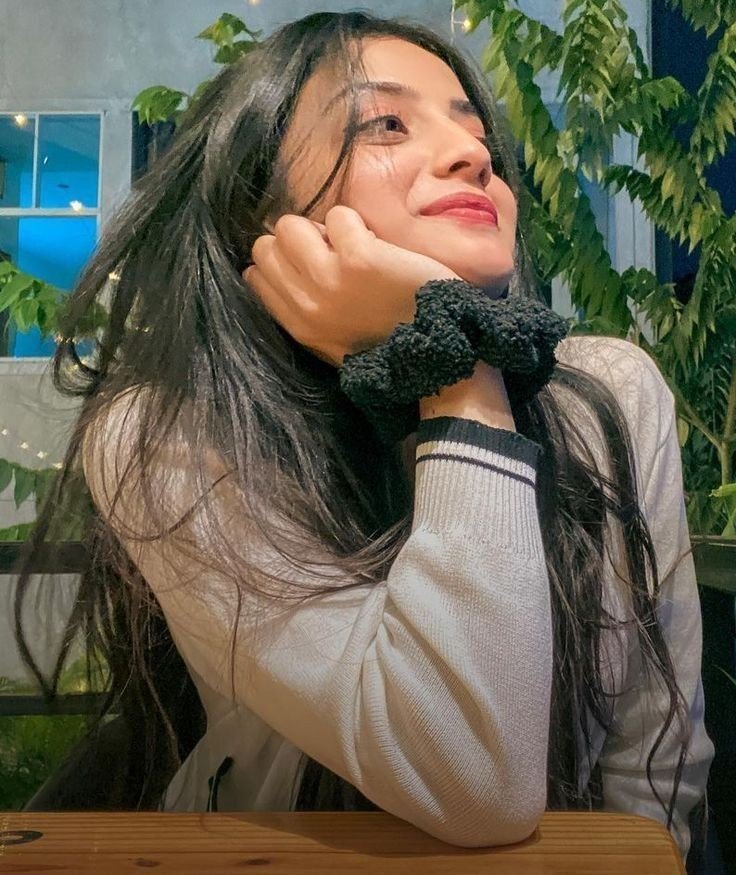 single girl dp black colour