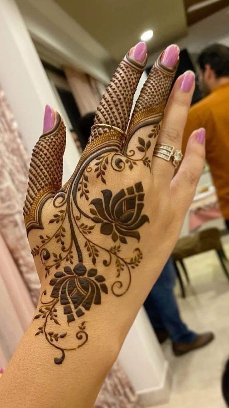 stylish back hand mehndi design karva chauth