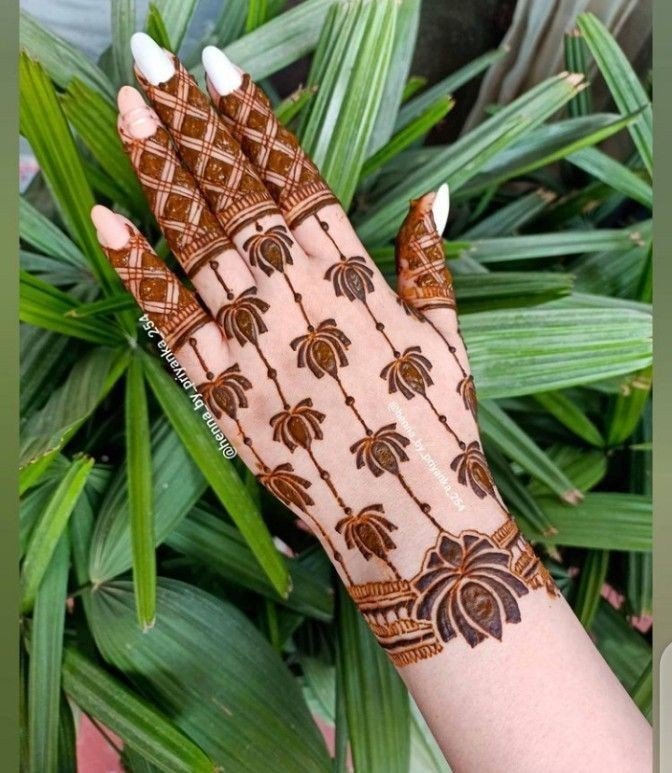 stylish back hand mehndi designs box design