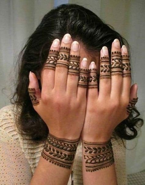 stylish front hand mehndi design front and back